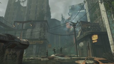 Captura de pantalla de Fallout 76 Atlantic City: America's Playground que muestra a tres personajes explorando una ciudad anegada.