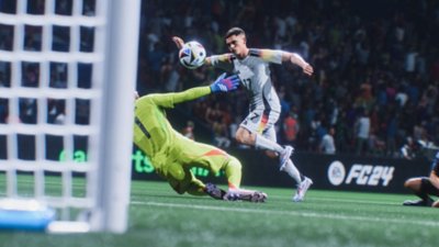 EA SPORTS FC 24 UEFA EURO 2024-screenshot met een Duitse speler die de bal langs de keeper schiet