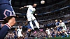 FIFA 22 - disputa aérea cinética com Alaba - captura de tela