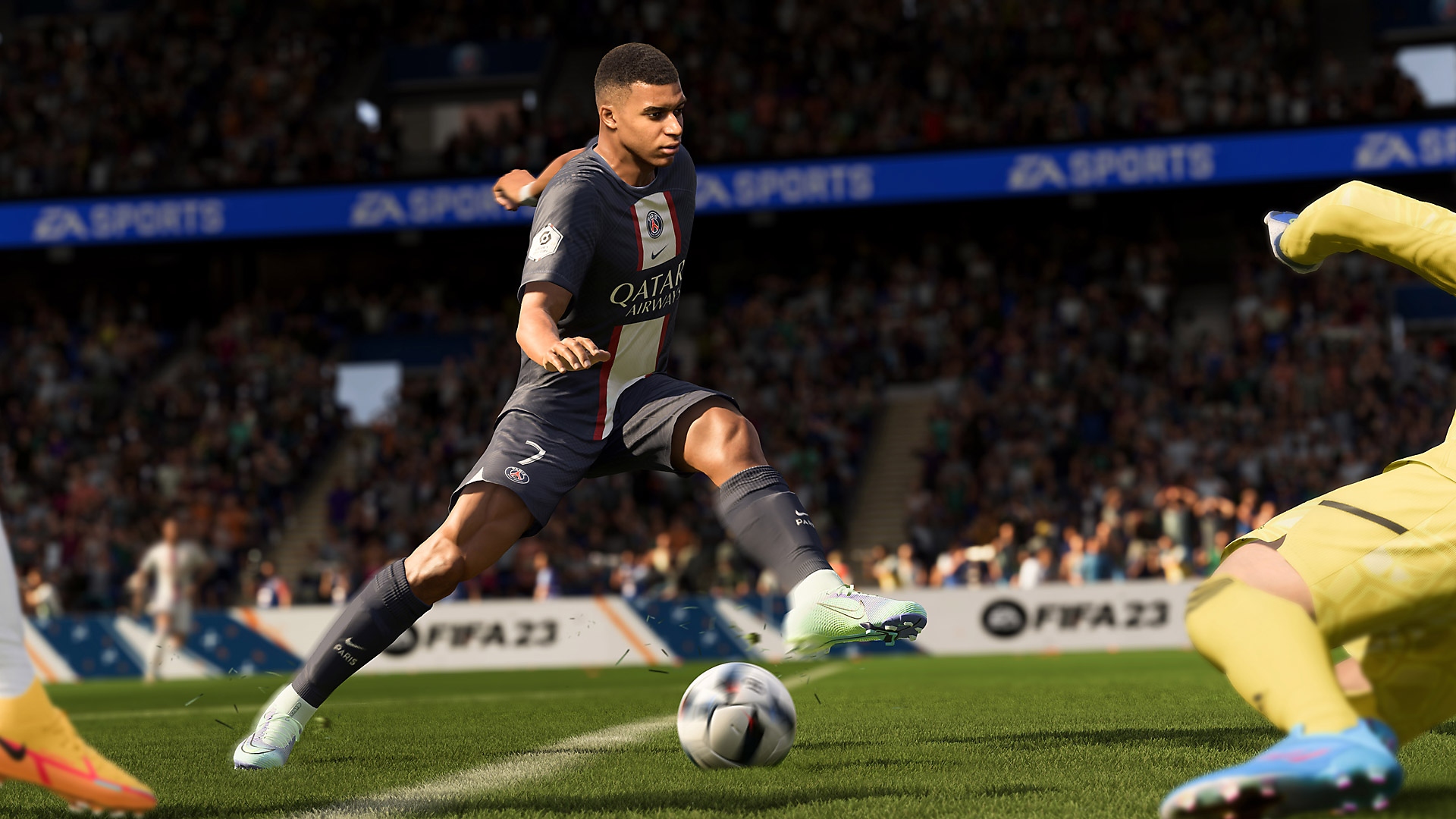 Skärmbild från EA Sports FIFA 23 som visar en spelare som ska sparka bollen