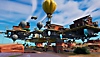 Fortnite – snímek obrazovky ze 4. sezóny 3. kapitoly zobrazující vícepatrovou konstrukci připevněnou k horkovzdušným balónům