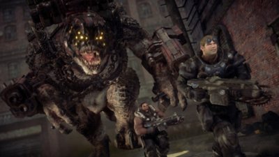 Gears of War: Reloaded – Capture d’écran montrant Damon Baird pourchassé par une énorme créature