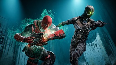 Gotham Knights screenshot - Red Hood fighting an enemy