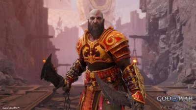 God of War Ragnarök: Valhalla – Screenshot von Kratos in rot-goldenem Anzug