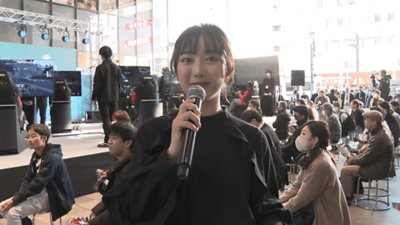 観客席とレポーター