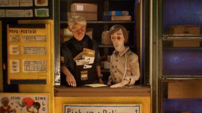 Harold Halibut – Capture d'écran montrant Harold avec un personnage aux cheveux gris dans un magasin