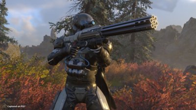 Helldivers 2 – Capture d'écran montrant un Helldiver utilisant le fusil à rafales VG-70 Variable