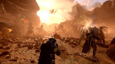 لقطة شاشة للعبة Helldivers 2 لشخصيات يطلقون النار على الأعداء.