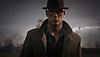 Hitman 3-screenshot van Agent 47 vermomd met een hoed en bril