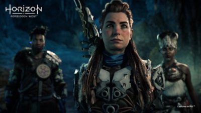 Horizon Forbidden West - Capture d'écran avec Aloy, Varl et Zo