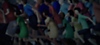 Snímka obrazovky z hry Humanity zobrazujúca skupinu ľudí, ktorí idú rovnakým smerom