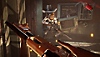 لقطة شاشة من لعبة Judas تعرض اللاعب وهو يعيد تلقيم بندقيته أمام شخصية برأس حصان تحمل بندقية أيضًا
