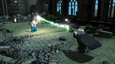 《LEGO Harry Potter》螢幕截圖顯示哈利正與佛地魔對決