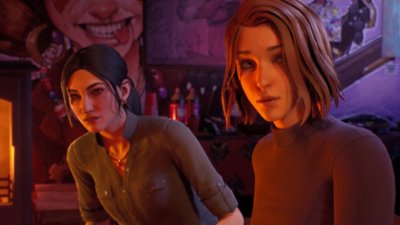 Life is Strange: Double Exposure – Screenshot, der Max und einen weiteren Charakter in einem Gebäude zeigt