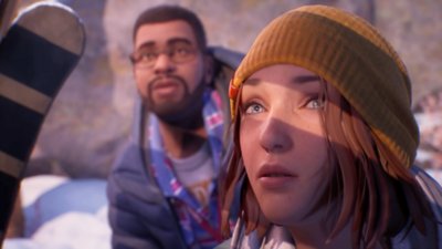 Life is Strange: Double Exposure — снимок экрана, на котором Макс и другой персонаж с тревогой смотрят на что-то за пределами экрана