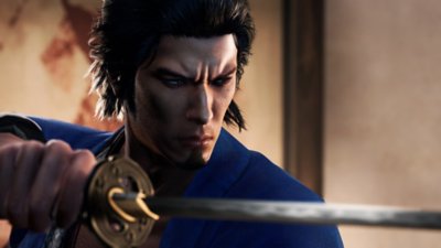 Like a Dragon: Ishin! – snímek obrazovky zobrazující Sakamota Ryomu s taseným mečem 