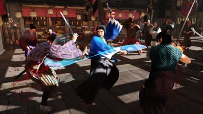 Like a Dragon: Ishin! – captura de ecrã que mostra um grupo de personagens a lutar com espadas