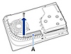 Diagrama mostrando como remover o parafuso da tampa do compartimento de expansão ao lado da ventoinha.