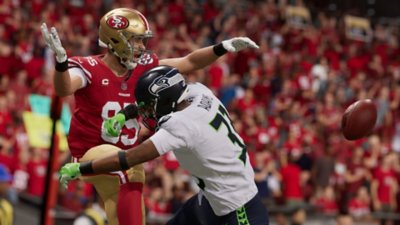 لقطة شاشة للعبة Madden 23 يظهر فيها لاعب يتعرض للعرقلة