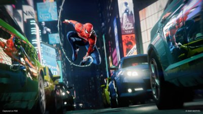 Marvel's Spider-Man remasterizado balanceándose en Times Square
