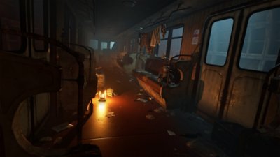 Arte de Metro Awakening que muestra un vagón de tren usado como residencia, con ropa y juguetes a la vista.