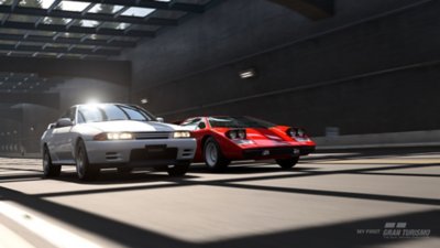 لقطة شاشة لـMy First Gran Turismo تعرض سيارتين بجانب بعضهما