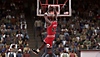 Obrázek z NBA 2K23 zobrazující Michaela Jordana střílejícího na koš