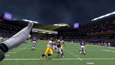 Captura de ecrã do NFL Pro Era com um jogador a atirar uma bola, acompanhada por um rasto amarelo da trajetória