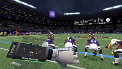 Snímek obrazovky ze hry NFL Pro Era zobrazující hráče, který mění domluvenou akci pomocí digitálního playbooku na zápěstí