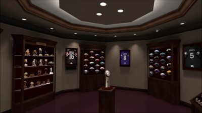 Snímek obrazovky zehry NFL Pro Era zobrazující místnost s trofejemi, v jejímž středu je trofej Vince Lombardiho