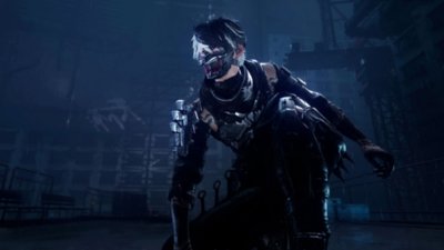 Ninja Gaiden 4 - Screenshot di Yakumo accovacciato su un tetto nell'oscurità