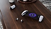 Reproductor portátil PlayStation Portal con los auriculares PULSE explore sobre una mesa