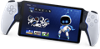 Дистанционен плейър PlayStation Portal, показващо астробот на екрана