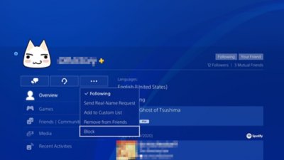 플레이어를 차단하는 방법을 보여주는 PS4 유저 인터페이스.
