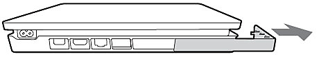 PS4 Slim Skub låget til harddisk-bayen i pilens retning for at fjerne det.