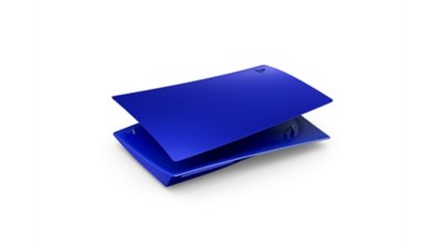 Vista lateral de la cubierta de consola PS5 en color azul cobalto