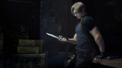 《Resident Evil 4》螢幕截圖：里昂·甘迺迪拿著對戰刀擺出架勢