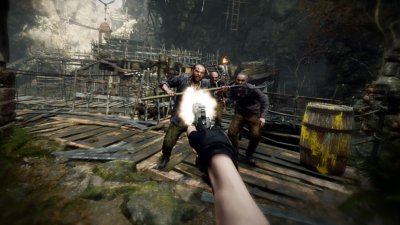 Captura de pantalla de Resident Evil 4 que muestra a enemigos atacando y a Leon recargando una pistola