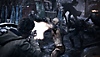 좀비와 같은 괴물을 향해 화기를 발사하는 에단 윈터스의 모습을 3인칭 시점으로 보여주는 Resident Evil Village 스크린샷