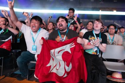 EVO 2024の写真 熱狂的に応援するファンたち。