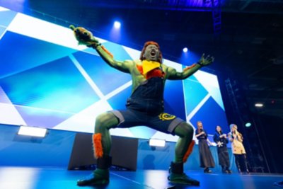 EVO 2024の写真 「Street Fighter」のブランカに扮するコスプレイヤー。