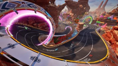 Captura de pantalla de Rocket Racing con una gran curva ladeada en un circuito con temática de cañón montañoso