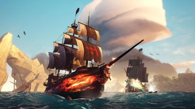 ภาพหน้าจอ Sea of Thieves แสดงให้เห็นเรือที่กางใบเรือทั้งหมดโดยมีเรืออีกลำอยู่ที่พื้นหลัง