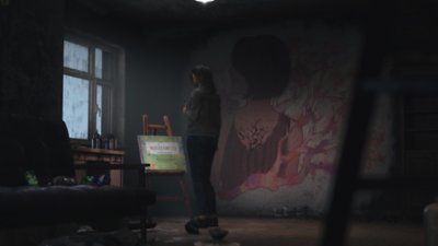 Silent Hill: The Short Message-screenshot van Anita in een ruimte met kunst
