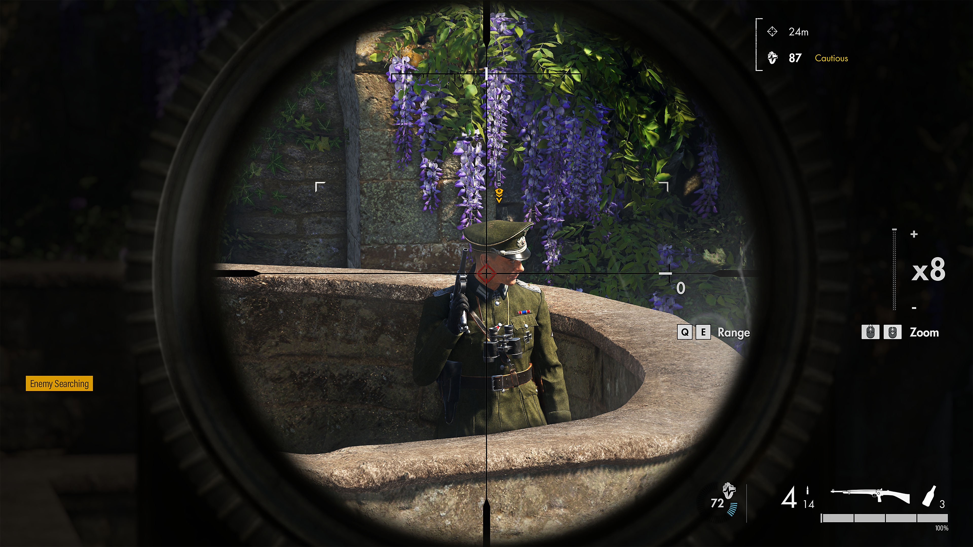 《Sniper Elite 5》螢幕截圖，顯示一名敵人位於狙擊鏡的十字瞄準線內