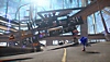 Екранна снимка на Sonic Frontiers, показваща как Соник тича по път с много улични знаци над него