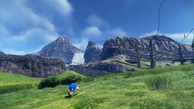 لقطة شاشة من Sonic Frontiers تعرض Sonic يركض في منطقة جبلية