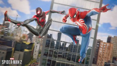 Marvel's Spider-Man 2 – snímek obrazovky s Milesem a Peterem