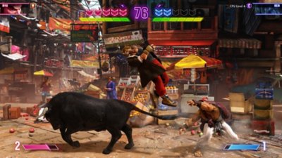 Capture d'écran de Street Fighter 6 montrant Ken qui est projeté au sol par un taureau.