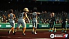 Super Mega Baseball 4-screenshot van verschillende legendes, waaronder Ruth, Mays en Banks die drie andere spelers uitjoelen